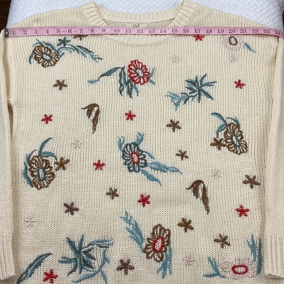 Easel Los Angeles Women's Size Small Floral Embroidered Oversized Cream Sweater - Picture 4 of 17